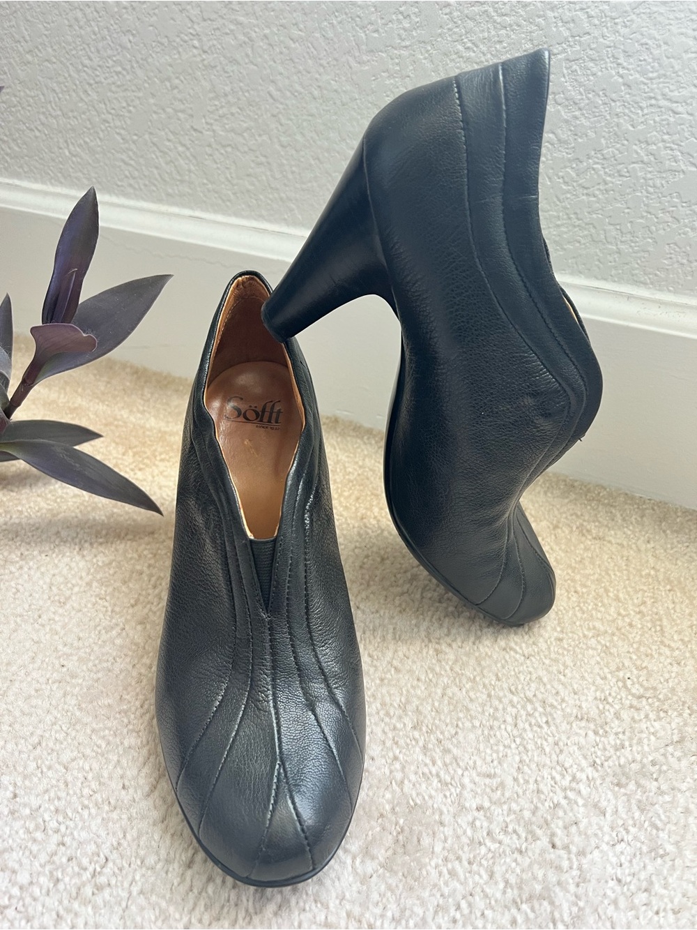 Sofft Black Leather Mid-Heel Slip-On Pumps Heels Classy Old Money Quality Comfy